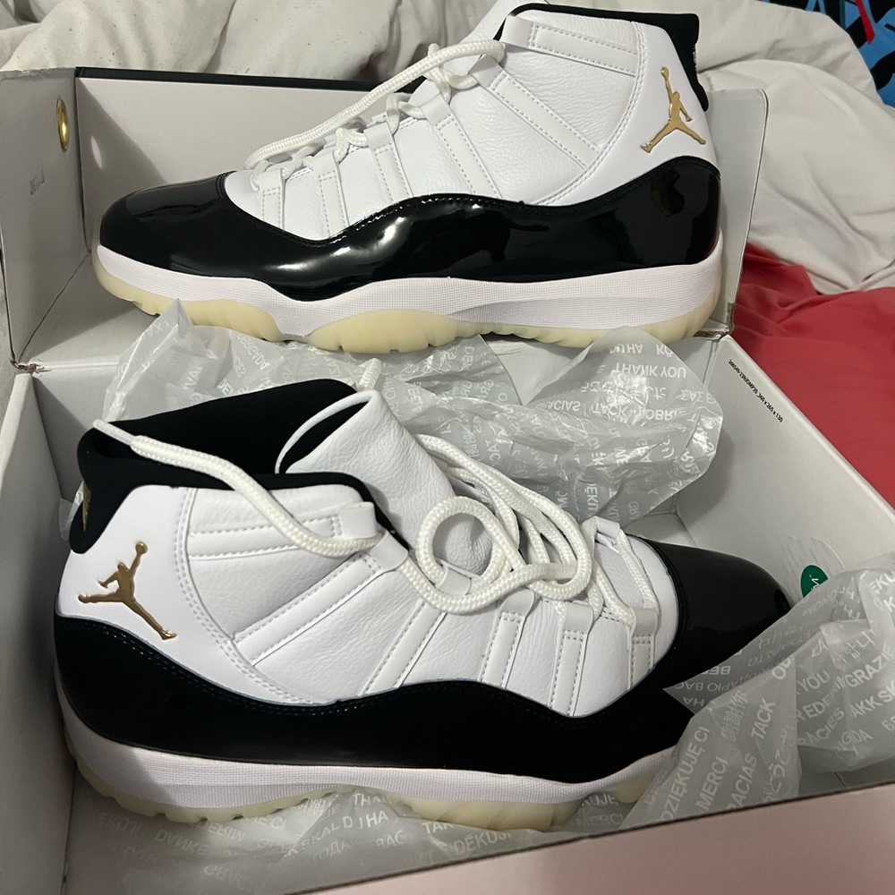Jordan 11 black and white